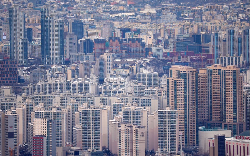 고금리 못 버틴 ‘영끌족’, <b>서울</b>·경기·<b>인천</b> 아파트 줄줄이 경매로
