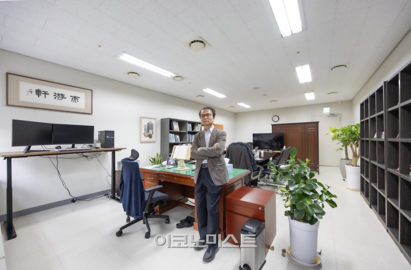김용석 가천대 반도체대학 석좌교수. [사진 신인섭 기자]