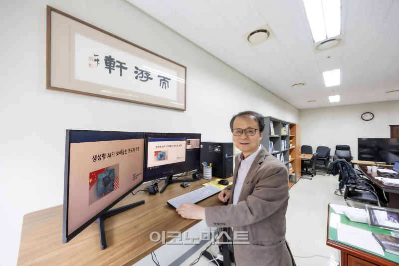 김용석 가천대 반도체대학 석좌교수. [사진 신인섭 기자]