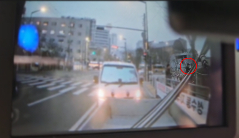 PM업체 소속 직원이 견인업체의 불법 견인에 항의하자 견인업체 소속 직원이 피해자를 폭행하는 모습 [사진 독자 제공]