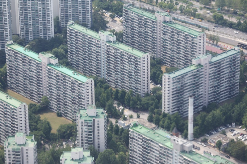 강남·송파 재건축 <b>아파트</b> 14곳 토허제 <b>재지정</b>…“부동산 투기 방지”