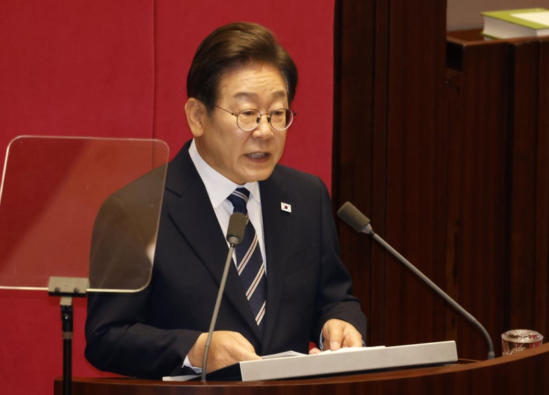 이 <b>대통령</b> "<b>경제</b>는 <b>타이밍</b>, 긴축만 고집하는 건 무책임한 방관" 시정연...
