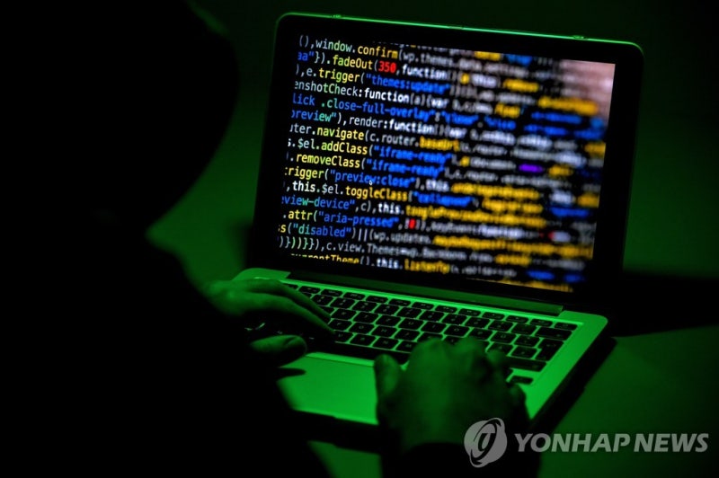美, <b>북한 IT 노동자</b> '노트북 농장' 29곳 적발…AI 기업까지 침투
