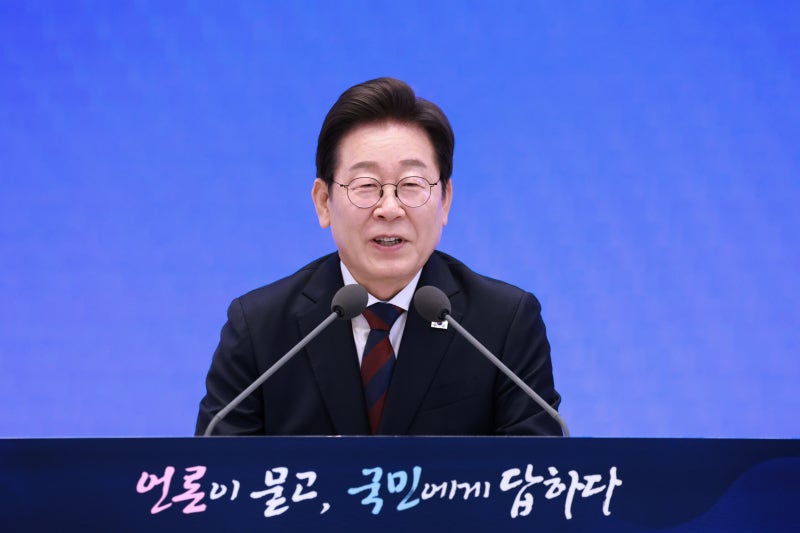 <b>이재명 대통령</b> "무너진 민생 회복 최우선 과제…첨단산업·부동산·외교...