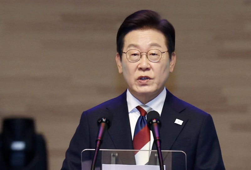 이재명 <b>대통령</b> "위안부 <b>합의</b>·징용 배상, 국가 약속 뒤집지 않는다"