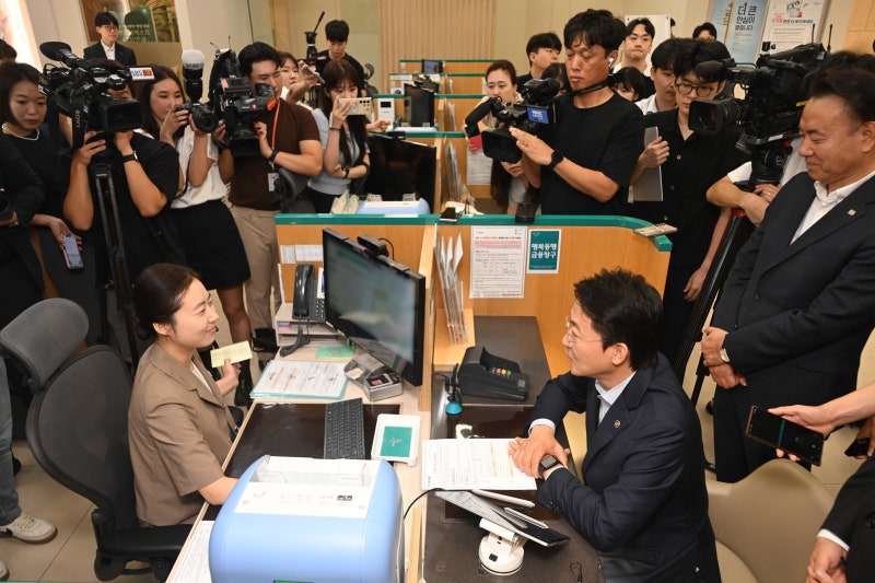 대출 규제 강화로 '<b>예대금리차</b>' 커졌는데…금융위 "금리는 시장에서 결...