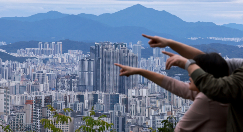 서울 남산에서 바라본 강북 일대 아파트 단지 모습. [연합뉴스]