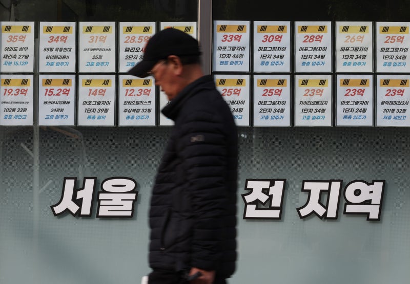 국민 절반 "정부의 10·15 <b>부동산</b> <b>대책</b> 적절하지 않다"