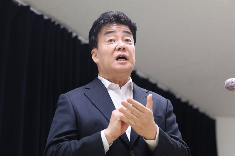 <b>백종원</b> 더본코리아 "점주 괴롭히기 더는 참지 않아"