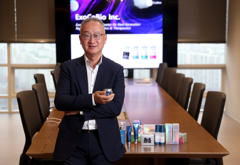 김민규 기자  조병성 엑소코바이오 대표가 25일 서울 금천구 사옥에서 이코노미스트와 인터뷰를 하고 있다.