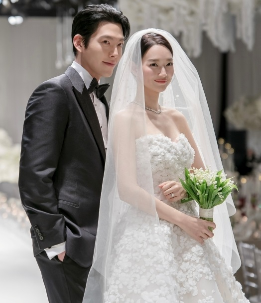 김우빈, 신민아 부부. [사진 에이엠엔터테인먼트]