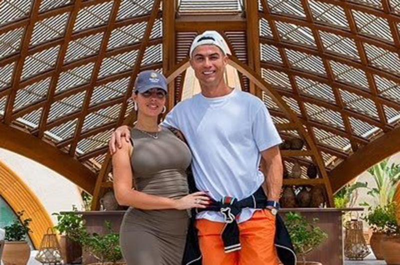 크리스티아누 호날두와 그의 약혼자 조지나 로드리게스.[사진 데일리메일 캡쳐]