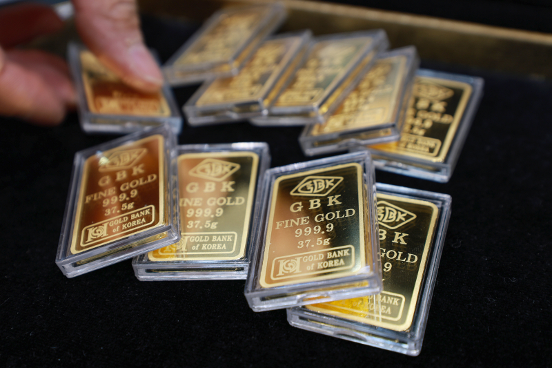 서울 종로구 한 금은방에 진열된 골드바.[사진 연합뉴스]