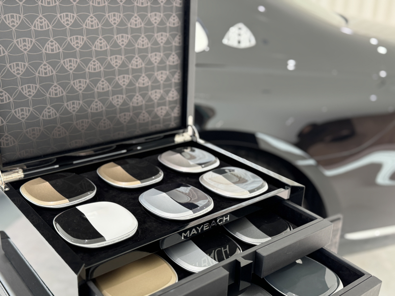 마이바흐 고객이 현장 방문이 어려울 경우 커스터머 마스터들이 직접 찾아가서 설명하기 위해 제작된 마누팍투어 캐리어.[사진 박세진 기자]