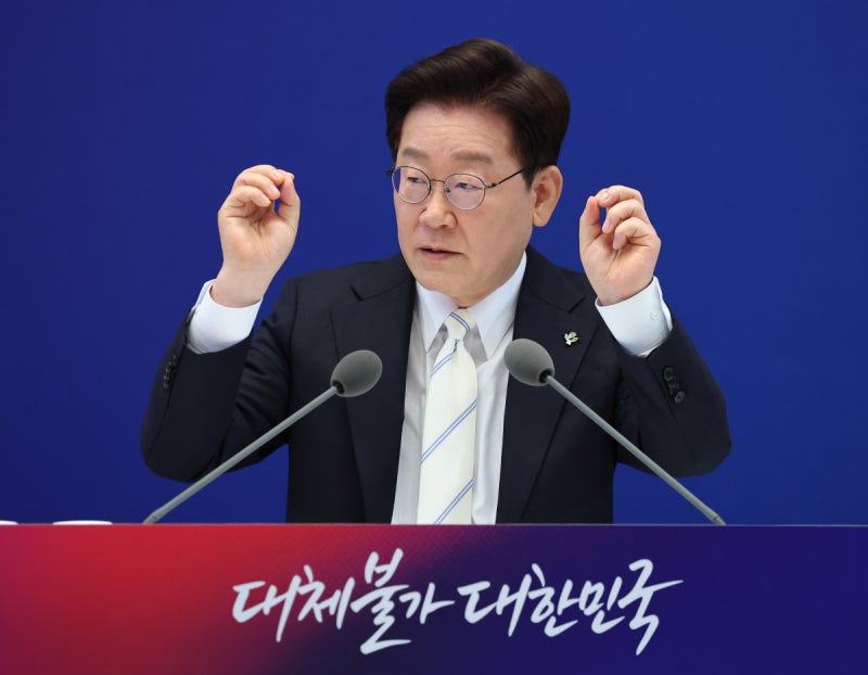 李 정부 1년차, 집값 14%↑ '역대 최고치'…"정부 개입 없었으면 더 폭등"