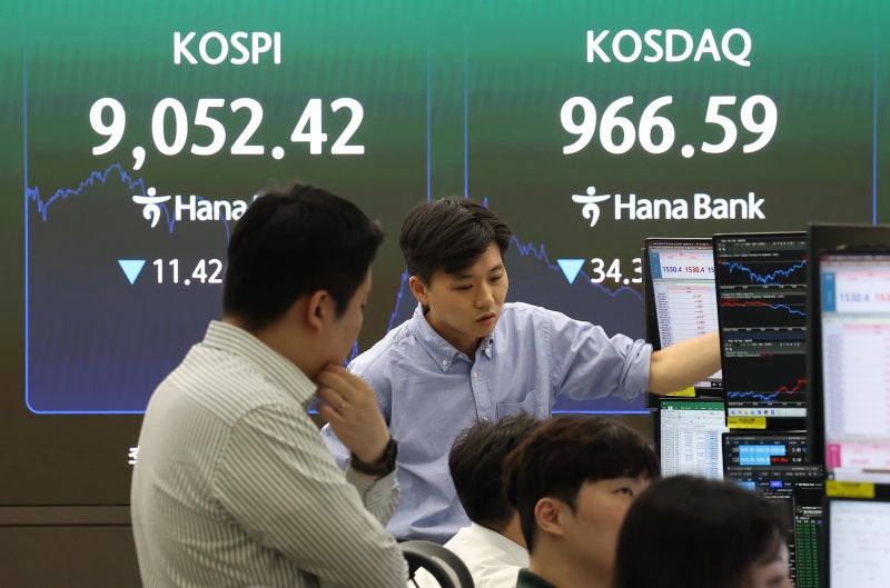 개인만 '1.6조원' 샀다...코스피 널뛰기 후 9050선 약보합 마감