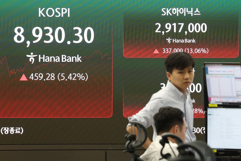 “믿을 건 반도체” SK하이닉스 13% 급등에 코스피 ‘8930.30’...