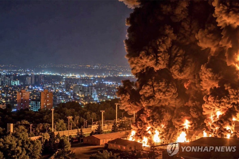 "트럼프 지시로 이란 추가 타격" 이틀째 공습…협상 동력 힘 빠지나