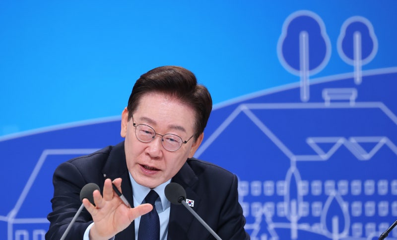 李 "보유세 강화 공감"…전세<b>대출</b> 규제도 손질 시사
