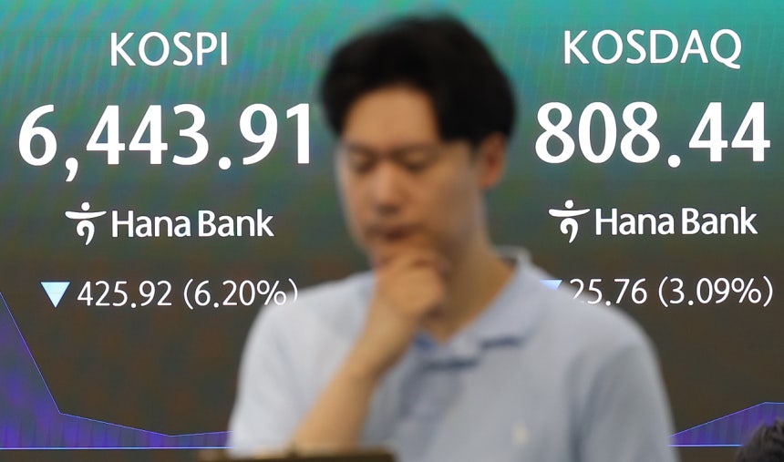 서울 중구 하나은행 본점 딜링룸에 코스피, 코스닥 지수가 표시돼 있다. [사진 연합뉴스] 