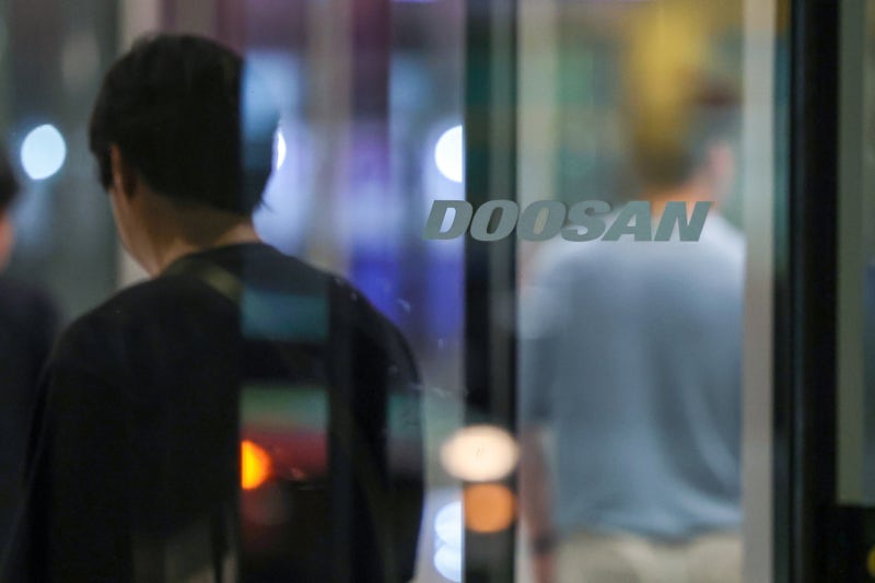 <b>네팔</b> 홍수에 직원 6명 연락두절…<b>박정원</b> 두산 회장, 출국해 현장 지원