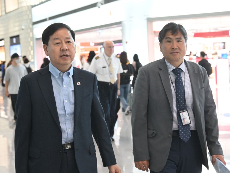 [속보] <b>구윤철</b> 부총리, 美G20 참석 일정 돌연 <b>취소</b>…공항서 발길 돌렸다