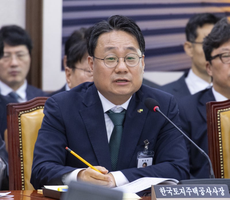 ‘<b>집값 폭락</b>’ 예고한 <b>LH</b> 사장… “前 정권 폭등 시한폭탄 설치, 공급 늘...