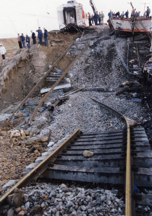 在Gupo火車事故中彎腰的鐵路。當時，事故是一次巨大的事故，在1993年3月28日抵達古普車站之前，有78人被殺，198人受傷[dong -a db]
