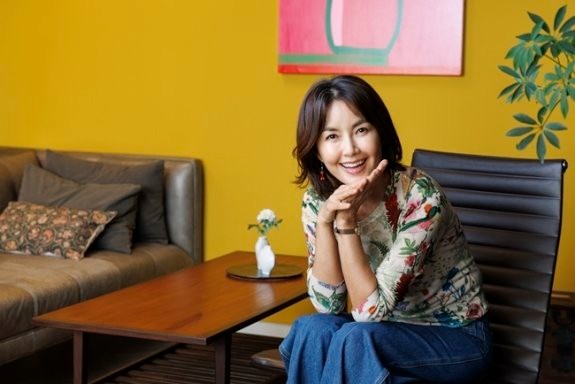 배우 신애라는 “앞으로도 지금처럼 더불어 사는 삶에 의미를 두고 다함께 행복한 사회를 만드는 데 보탬이 되고 싶다”고 소망을 밝혔다.조영철 기자