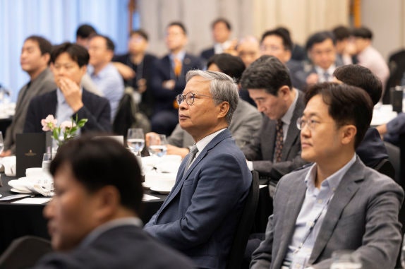 국내 화합물반도체 분야 기업과 연구기관,대학 등 178곳이 힘을 모아 CSTA를 발족했다.5월 20일 서울 강남 그랜드 인터컨티넨탈 파르나스에서 열린 발족식에는 학계와 산업계 전문가 60여 명이 참석해 새로운 출