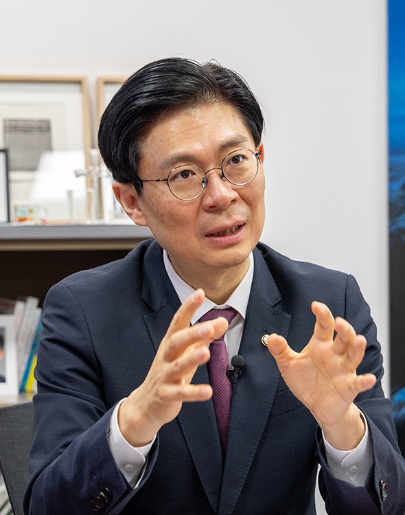 조정훈 국민의힘 의원이 2월 10일 서울 여의도 국회 의원회관에서 ‘신동아’와 인터뷰하고 있다. 홍태식 객원기자