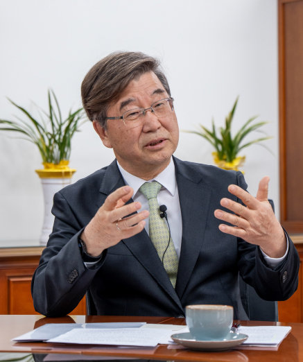 김지형 경제사회노동위원회 위원장이 ‘신동아’와 인터뷰하고 있다. 홍태식 객원기자