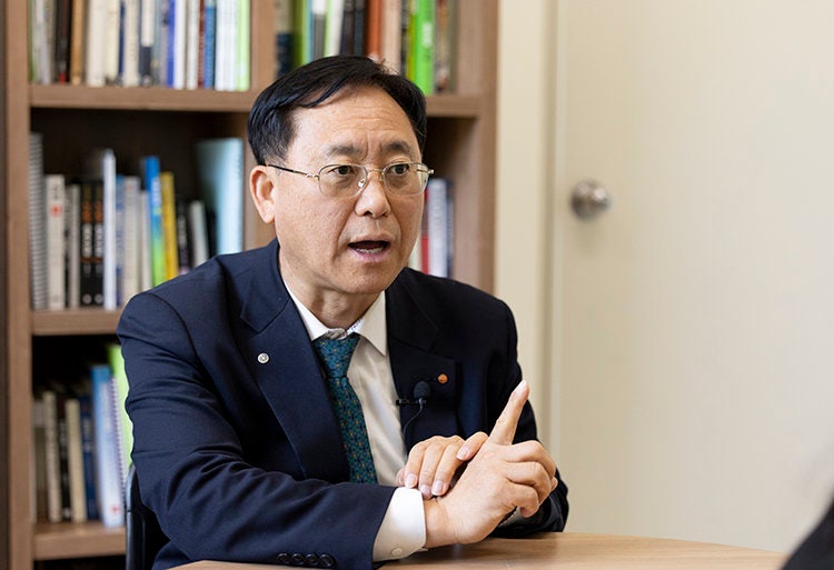 외환 전문가인 김대종 세종대 경영학부 교수는 “현재 외환보유고 규모와 국가부채 비중, 한미·한일 통화스와프 현황으로 볼 때 한국 경제가 직면한 제2의 외환위기 발생 가능성은 30% 내외로 추산된다”고 말했다. 지호영