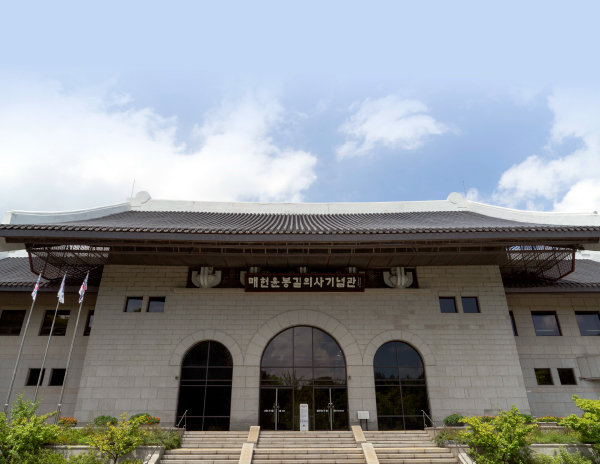 서울 서초구 매헌시민의숲에 자리한 매헌윤봉길의사기념관. 홍중식 기자