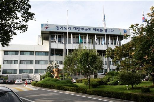 빚내서 짓는 경기도 '광교신청사' 논란 <b>확산</b>