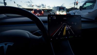 '알몸 영상·어린이 사고장면'까지…고객車 영상 돌려본 테슬라 직원