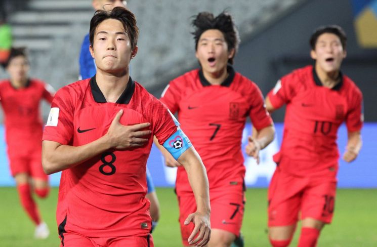 韓, U-20 월드컵 결승행 좌절…'거친 몸싸움' 伊에 1대2 패배