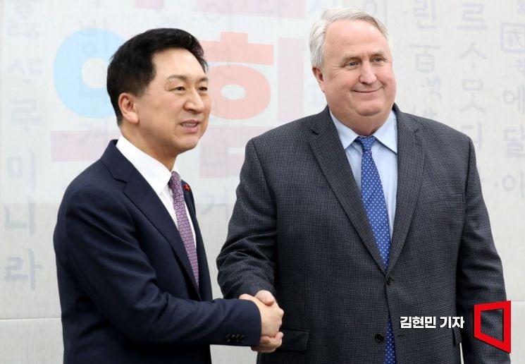 尹, <b>김기현</b>·<b>인요한</b> <b>대통령</b>실 초청 오찬