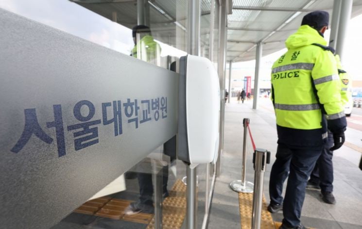 소아청소년의사회 "야당 <b>대표</b>가 의료 새치기…<b>이재명</b> 등 <b>고발</b>"
