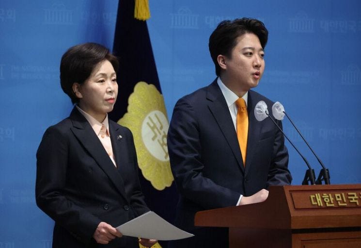 "女 징병 보다 효율적 대안은…<b>시니어 아미</b>"에 누리꾼 갑론을박