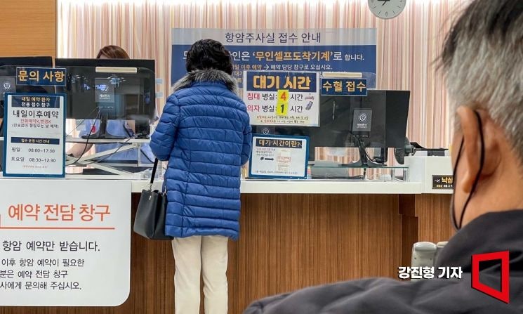 정부, 의료재난 경보 '심각' 격상…전공의 이탈 80% 육박 가능성
