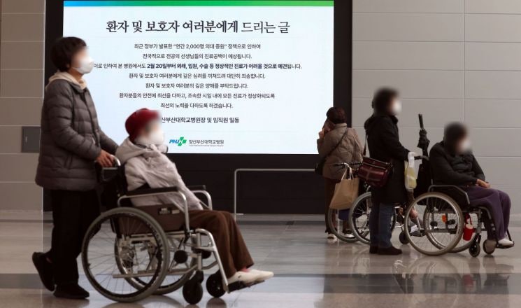 "이탈 의사들 행정처분 가능성…병원으로 돌아와야" <b>선배 의사의</b> 호소