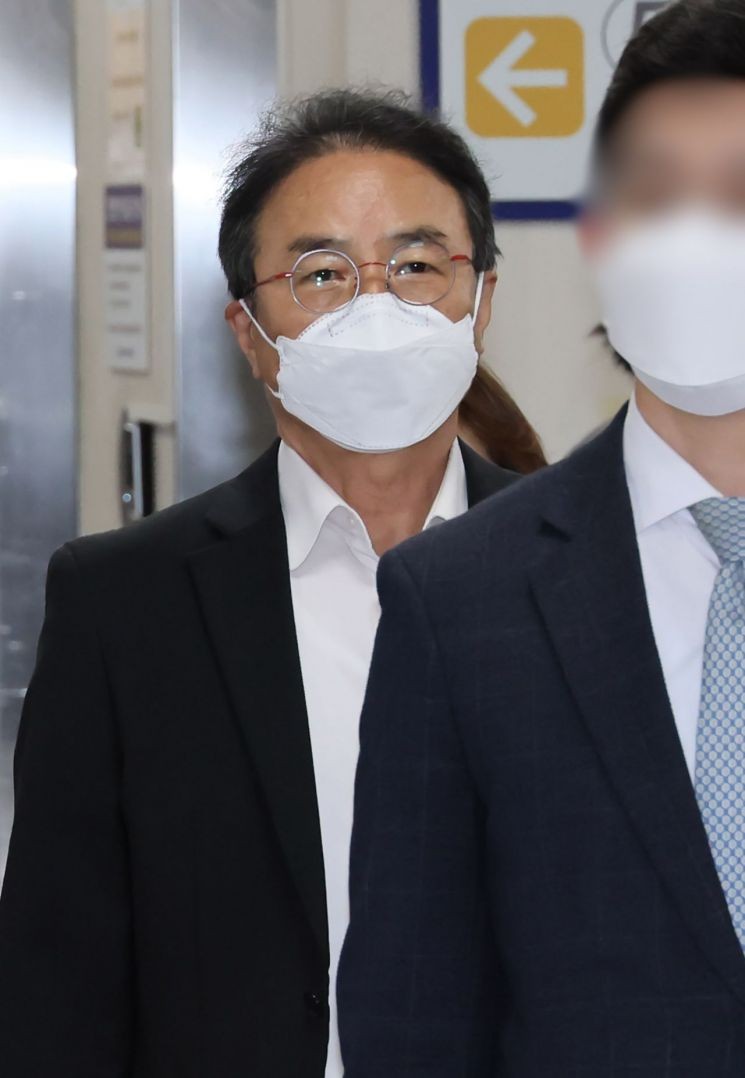 검찰, ‘강제추행 혐의’ <b>김명곤</b> 전 <b>장관</b>에 징역 1년 구형