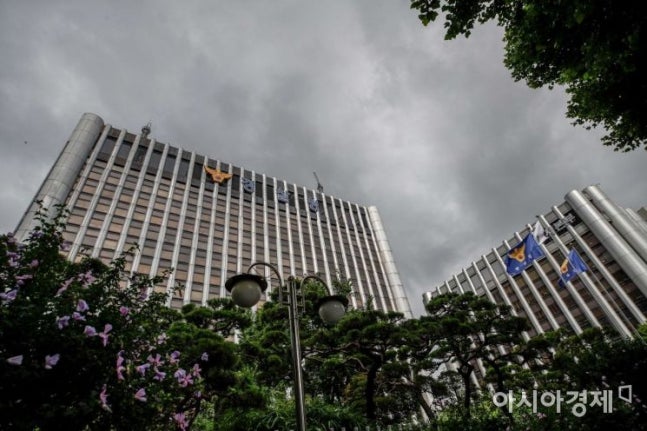A dark cloud hangs over the Seoul Metropolitan Police Agency in Seodaemun-gu, Seoul on the 15th, ahead of the announcement of the 'Police System Improvement Plan' including the establishment of the Police Department in the police organization and the formulation of command rules for the Chief of the National Police Agency by the Minister of the Interior and Safety./ Kang Jin-hyung reporter aymsdream@