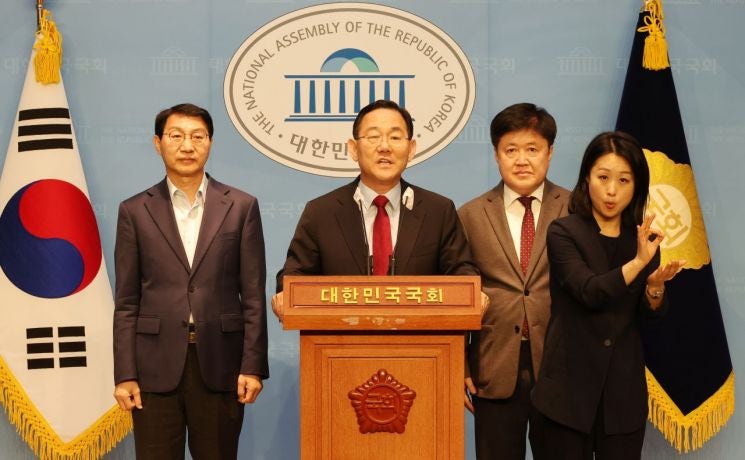 與 유경준 "<b>이재명</b>, <b>연금개혁</b>으로 또 거짓말"