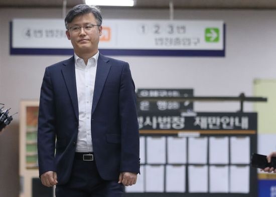 尹, 박근혜 <b>최측근 정호성 대통령실</b> 시민사회수석실 3비서관 임명
