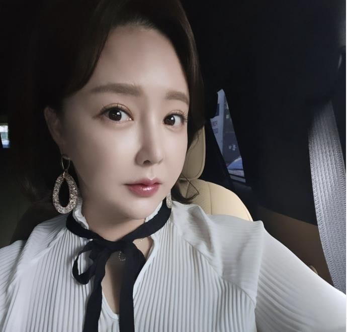 줄줄이 떠나는 <b>김호중 소속사</b> 연예인들…홍지윤·금잔디도 '인사'