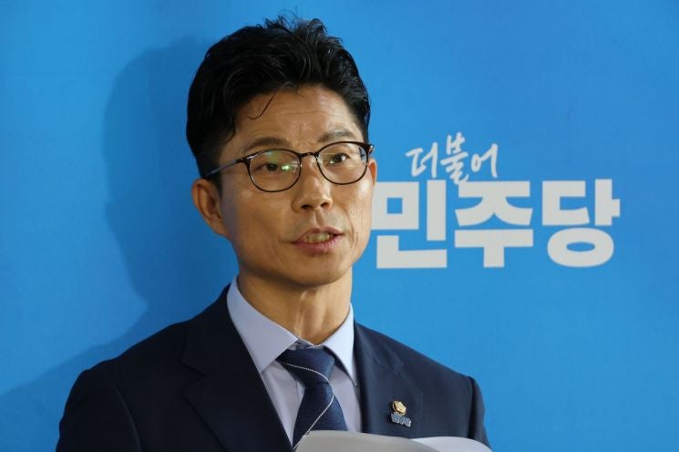 <b>민주당</b> "당 <b>대표</b> 1인 출마 논의는 다음으로…당원중심 비율 조정"