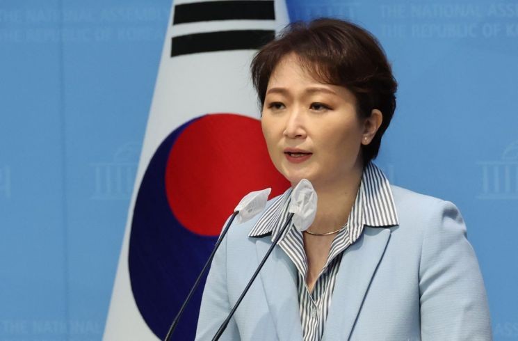 <b>이언주</b>, 민주 <b>최고위원 출마</b>… "한동훈 정도는 내가 상대"