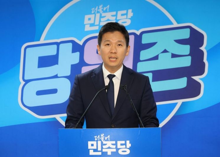 '청년' <b>김지수</b>, <b>민주당 대표</b> 출마…"'미래' 말할것"